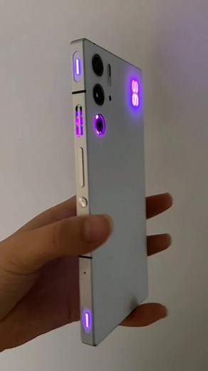 Sleek Smartphone Design with Advanced Camera Features