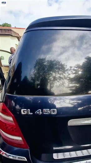 Did you know? Those rainbow stains and white water spots on your car glass are not just “dirt.” some people thinks it's a design or tinted on the glass 🤔 🤣 They are etched mineral deposits from rainwater, borehole water, hard water, and sun heat. Over time, these stains: Make your windscreen look blurry, especially at night Scatter light from oncoming cars Reduce visibility and driving confidence Make your glass look old and dull And if ignored for too long, they start weakening the glass surf