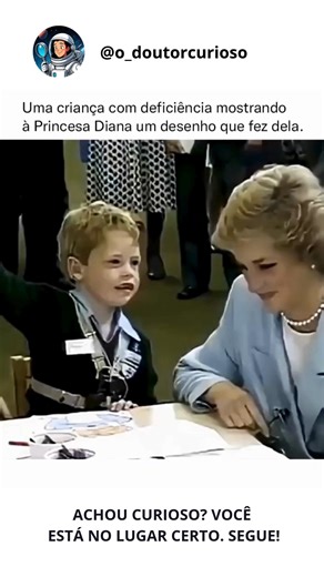 O_doutor_curioso on Instagram: "A cena de uma criança com deficiência mostrando seu desenho à Princesa Diana traduz perfeitamente quem ela era: alguém que se conectava com as pessoas de forma verdadeira. Diferente do estilo tradicional da realeza, Diana se destacava pela empatia e pela maneira calorosa com que tratava todos, especialmente crianças e pessoas marginalizadas. Nos anos 1980 e 1990, ela se envolveu ativamente com instituições voltadas a jovens surdos e com deficiência. Em 1992, torno