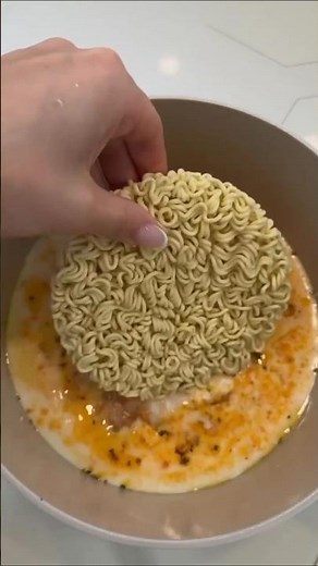 Creamy Cheesy Bacon Ramen with Egg 🔥 Satisfying ASMR