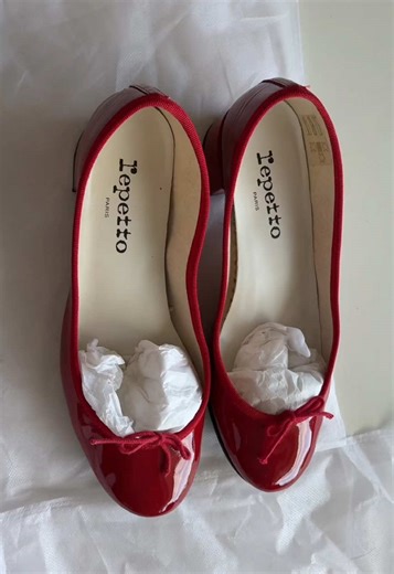 Stylish Vintage Fashion with Repetto Ballet Flats