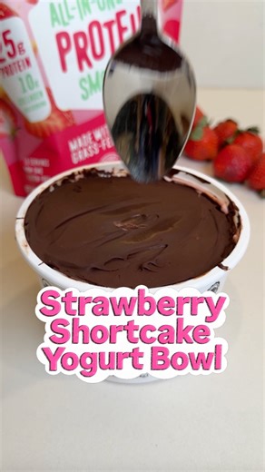 High Protein Strawberry Shortcake Yogurt Bowl 🍓🍫 Ingredients: Greek Yogurt Shop FlavCity Strawberry Shortcake Protein Pint of Strawberries Dark Chocolate Chips Directions: Scoop the tub of Greek yogurt into a bowl and mix in one serving of strawberry shortcake protein until fully combined. Fold in a handful of chopped strawberries until evenly distributed. Transfer the mixture back into the yogurt container, then top with additional fresh chopped strawberries and smooth the surface. Melt the d