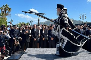 Η λιτανεία του Εσταυρωμένου και η ευλογία του Σύμπαντος στη Ζάκυνθο - Ορθοδοξία News Agency