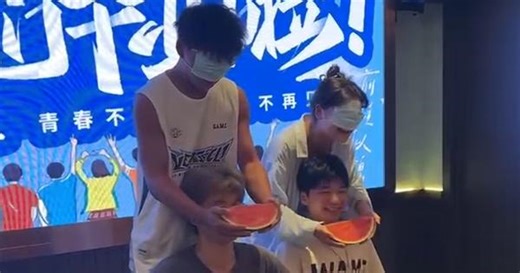 Team uses hilarious strategy in watermelon-eating contest