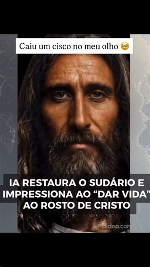 Via @alinebrasiloficial Veja que impressionante o rosto de Jesus recriado pela IA a partir do Santo sudário ! O que é o Santo Sudário? O Santo Sudário de Turim é um lençol de linho com cerca de 4,4 metros de comprimento que traz a imagem frontal e dorsal de um homem que apresenta marcas de flagelação, coroação de espinhos, perfuração nos pulsos e pés e uma ferida no lado — sinais compatíveis com a descrição bíblica da Paixão de Jesus Cristo. Ele é conservado na Catedral de São João Batista, em T