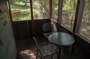 BAYOU CABINS BED AND BREAKFAST : BREAUX BRIDGE LA