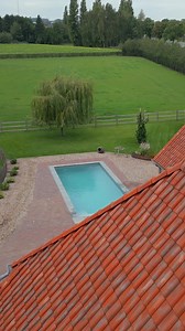 Droomt u nog steeds van een eigen zwembad thuis? 💦 Wij maken het mogelijk – met levenslange garantie! Met uw droomzwembad krijgt u bij ons: ✅ De complete all-round service voor en na de installatie (bekroond: Tuin van het jaar met PoolFab-installatie) ✅ Aanzienlijke energiebesparingen dankzij onze eigen isolatietechniek ✅ Een geruisloze werking voor volledige ontspanning en wellnessgenot ✅ Privé wellnessvakantie voor thuis In 2024 hebben we de dromen van 937 nieuwe klanten mogen vervullen en hu