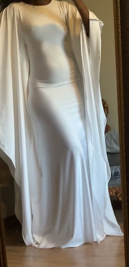 Graceful Winter Dress: Flowing Silhouette & Timeless Elegance