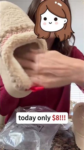 Snag these cozy fuzzy slippers! So comfy & cute #fallfashion