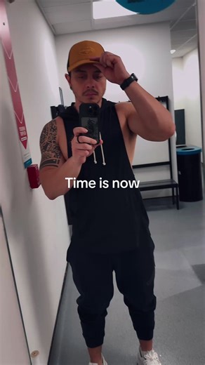 Flags on the come back! Along with my pull up reps! Looking to be back to full strength by end of Jan! Hold on to your hats coz it’s gonna kick off soon! 🫡 . . . . . . . . . #projectrock #underarmour #fyp #calisthenics #humanflag @ProjectRock @Under Armour