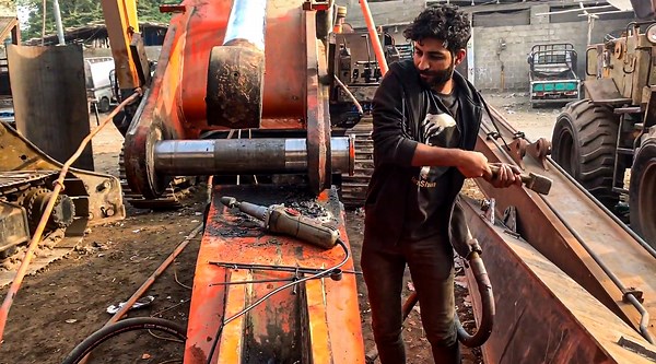 Easy Guide to Fixing Pinholes in Excavator Boom Arms