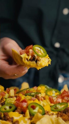 ✨ Loaded Nachos with Homemade Cheddar Sauce ✨ #easyrecipes #partyfood #foodart #food #cooking