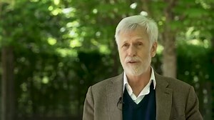 🇫🇷⛲ Après plus de 18 mois de restauration, la fontaine du Buffet d’eau retrouve aujourd’hui toute sa magnificence. Situé dans les jardins du Grand Trianon, ce colosse de pierre, de plomb, de marbre et d'or rayonne à nouveau. Cette restauration est rendue possible grâce à la Fondation Bru. 📲 Plus d'informations : https://www.chateauversailles.fr/actualites/actualites-mecenat/restauration-buffet-eau ---- 🌎⛲ After more than 18 months of restoration work, the Buffet d’Eau fountain has been resto