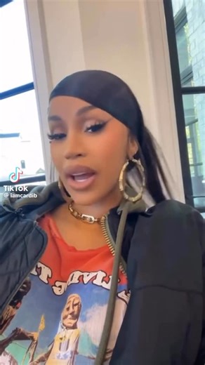Jenny bui on Instagram: "Cardi rockin’ the Medium Stiletto tips by @hangnailproduct 💅✨ Color: “Navy Blue Cat Eye” — deep, sexy, and powerful just like her energy. Hashtags: #JennySecret #QueenOfBling #CardiNails #CatEyeNails #NavyBlueNails #MediumStiletto #HanProduct #NailGoals #NailInspo #NailTechLife #LuxuryNails #BlingNails #NailArtist #NailQueen"