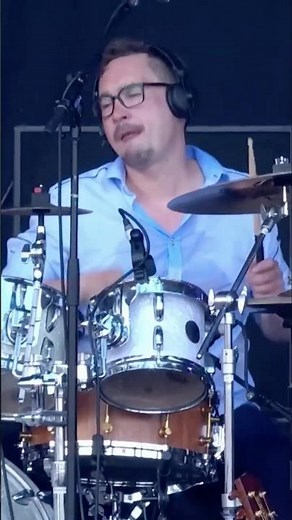 Mike + The Mechanics with "The Living Years" from the Isle of Wight Festival