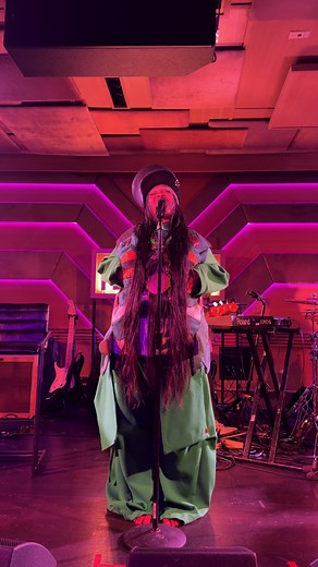 Erykah Badu Performs Live: