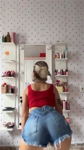 loira dançando funk