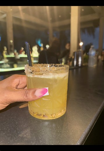 Happiness is contagious so here’s a dose for your feed ☺️☺️ #creatorsearchinsight #fyp #mako #nightslikethis