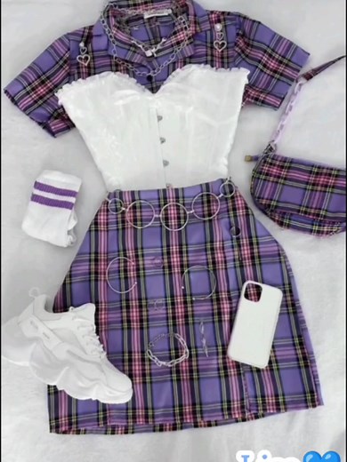 Fashionable Clothing Ideas for 18-Year-Old Girls