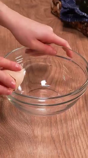 This recipe has become a family favorite. Onion snack in just 15 minutes Ingredients: onion: 3 pc olive oil: 30 ml (1 fl oz) butter: 30 g (1.1 oz) sugar: 5 g (0.2 oz) salt: 5 g (0.2 oz) eggs: 4 pc black pepper: 5 g (0.2 oz) salt: 5 g (0.2 oz) sour cream: 100 g (3.5 oz) flour: 50 g (1.8 oz) olive oil: 20 ml (0.7 fl oz) bread crumbs: 50 g (1.8 oz) yellow bell pepper: 1 pc orange bell pepper: 1 pc green onion: 20 g (0.7 oz) feta cheese: 100 g (3.5 oz) cheese: 150 g (5.3 oz) cherry tomatoes: 100 g (