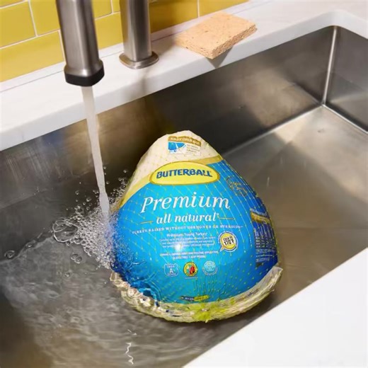 Forgot to thaw? It’s not too late! Use the cold water method to make sure your turkey is ready to roast in time for Thanksgiving. Here’s how to do it: 1. Thaw turkey breast side down, in an unopened wrapper, with enough cold water to cover your turkey completely. 2. Change water every 30 minutes and if turkey cannot be completely covered, rotate every 30 minutes to keep the turkey chilled. 3. You can expect 30 minutes of thawing per pound of turkey. | Butterball