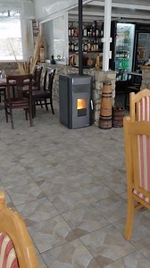 СНЕЖНА ИДИЛА ВО ВИЛА НИКА ❄️ Кога снегот ја покрива природата, а топлината се чувствува внатре… Ве очекува пријатна атмосфера, вкусна традиционална кујна и моменти за паметење. Совршено место за ручек, вечера или убаво дружење. ✨ 📞 072 555 071 | Vila Nika - Restoran