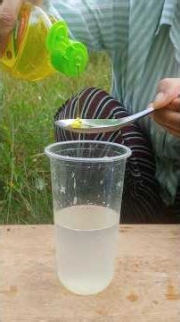 Survival skills : Super useful and smart idea to make insect spray#outdoors #bushcraft