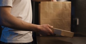 Video by Mikhail Nilov on Pexels