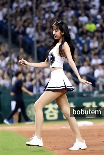 치어리더 김유미양의 내가 다리올릴때 소리처라 댄스
