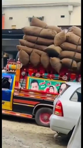 Full overloading hilux toyota mini truck || pak local driver || #shortsfeed #shortvideo #localdriver