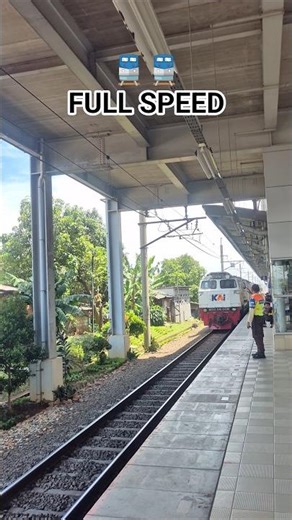 Powerful Train Passing 🚆 #train #railway