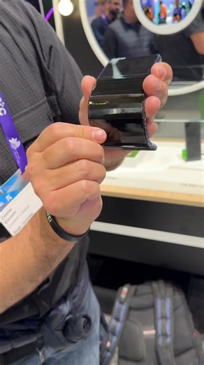 415K views · 2.6K reactions | اختراع جديد من سامسونج كنت رح ادمره واتورط #Samsung #mwc2024 #tech #technews | Sizar Reviews-مراجعات سيزار | Facebook