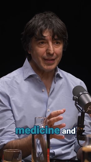 The Rich Roll Podcast | In Conversation with Dr. Valter Longo "LONGEVITY SCIENTIST Reveals The Optimal Fasting Window For Longevity" For thousands of years, people have spoken of food as medicine, but it has rarely been applied in a consistent or scientifically standardized way. In this episode, Dr. Valter Longo joins Rich Roll to explore how vegan-based nutritional protocols and cycles of the fasting-mimicking diet can activate the body’s innate regenerative programs, offering promising applica