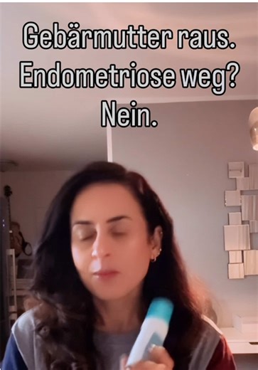 Gebärmutter raus. Endometriose weg? Nein. Viele glauben genau das. Und viele stehen nach einer OP da und fragen sich, warum die Schmerzen bleiben. Endometriose ist mehr als ein Organ. Sie kann weiter aktiv sein. Auch nach großen Eingriffen. Bei mir war es anders. Ich wurde gut und ehrlich aufgeklärt. Mein Arzt hat mir klar gesagt, dass eine OP Endometriose nicht automatisch beendet. Wie war es bei euch? #endometriose #krankenhaus #chronischkrank #frauenkrankheit #aufklärung