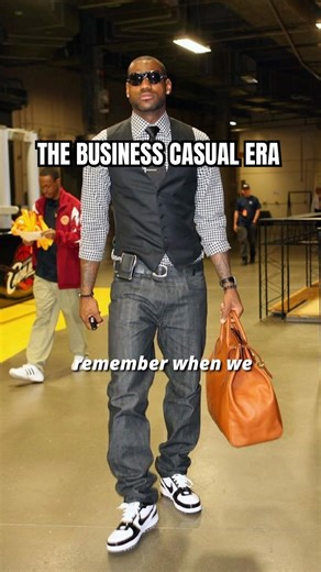 Who remembers this fashion era?? 😅😆