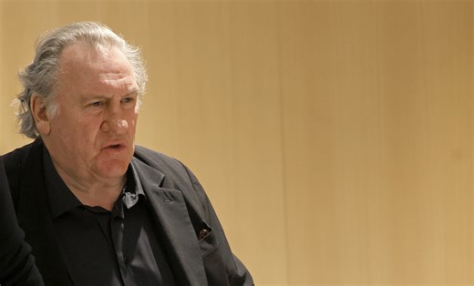 Gérard Depardieu en tournage au Portugal sous la direction de Fanny Ardant