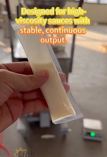 A sauce and paste packaging machine with stable filling and strong adaptability, suitable for packaging chili sauce, tomato sauce, seasoning sauce, and medium-to-high viscosity paste materials. #chilisauce #sauce #paste #sauce #highspeedmachine