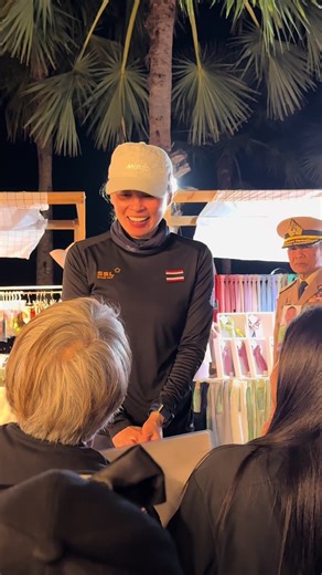 วันนี้ได้รับเสด็จพระราชินีครั้งแรก ก็ได้รับความประทับใจที่จะไม่มีวันลืม พระองค์ทรงน่ารักและจดจำสิ่งของที่ประชาชนมอบให้ได้ และทุกการสนทนาพระองค์ทรงตั้งใจฟังมากๆ แสดงถึงความใส่ใจของพระองค์ที่มีต่อประชาชน ทำให้รู้สึกโชคดีมากกว่าเดิมที่เกิดเป็นคนไทย🇹🇭 🙏🏼🥰 #พระราชินีสุทิดา #สมเด็จพระราชินีสุทิดา #queenofthailand #HermajestQueenSuthida #ไทย