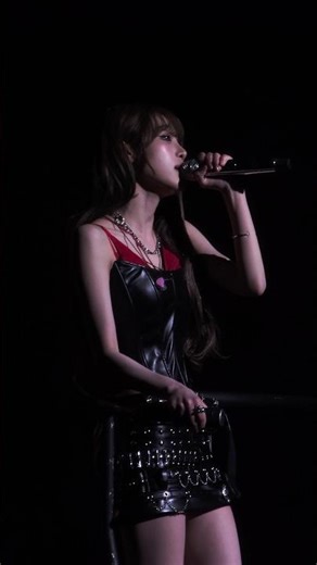 Yena noticed me!! : 260404 #ChoiYena Concert #April_Cat