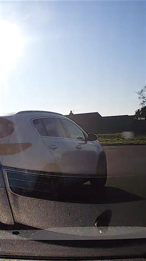 Cutting Across the Lane on a Roundabout #DashCam #Driving