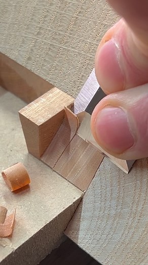 We now have full tutorials for perfect hand cut dovetails and mitred dovetails available with Instagram Subscriptions! Dip your toes in for only £4.99 p/m - join via our bio page 🤩 Also find loads of other tutorials for tool prep & joinery skills, a monthly pass into our Discord community, giveaways, and more. Subs get 25% off our Makers Club for access to our complete online course too. 🔥 #woodworkingcommunity #woodworkingskills #woodworkingtools #watersandaclandonline #dovetails #handtoolwoo