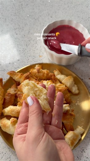 mini croissants 🥐 perfect snack #mini #croissant #baking #puffpastry #viralrecipe #croissantrecipe