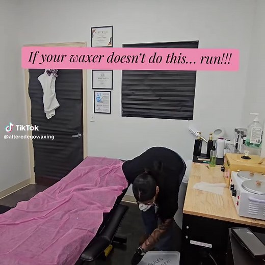 POV: the service is over but the work isn’t 👀🧼 Every client gets a freshly cleaned, fully disinfected bed — no shortcuts, ever. Because luxury is also about clean safe 💅🏽✨ #WaxingStudio #WaxerLife #ClientSafety