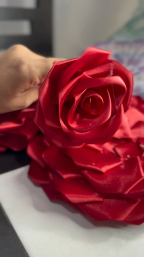 104K views · 1.4K reactions | TUTORIAL DE COMO HICE UN RAMO DE FLORES ETERNAS Parte 1殺 #floreseternas #rosaseternas #creatividad #girasoles #girasol #minigirasol #amor #ramobuchon #emprendimiento #pasoapaso #tutorial | Soy AleLeon | Facebook