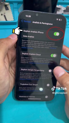 iPhone sering restart sendiri? Simak cara cek kerusakannya pada video berikut✌🏼 #iphone #serviceiphone #serviceiphonejogja #serviceiphonesemarang #serviceiphonesolo #serviceiphonemurah #iphonetricks #iphonetips #iphonehack #jualiphone #jualiphonesecond #iphonesecond #iphonesecondmurah #iphonerestart #iphone13
