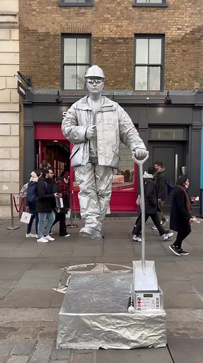 Silverman Statue Performer in London