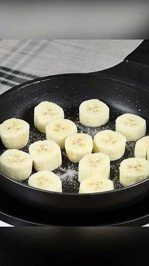 This is the best banana pancake in the world! Easy and delicious recipe!