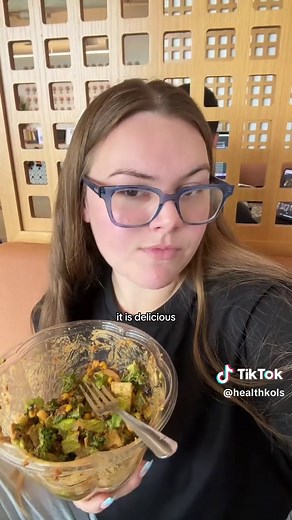 what i eat in a day as a weight loss girlie trying to become a muscle mommy💪🏼🤍 #weightlosstipsandtricksforwomen #weightlosstipsforwomen #wieiadweightloss #wieiad #realisticweightloss #realisticweightlossjourney #caloriedeficitforweightloss #caloriedeficitmeals