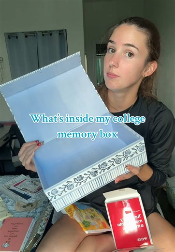 I’m so glad I made this memory box! I always save the most random things and this gives those a spot. It’s also so fun to go back a reread old cards and rediscover old memories :) #memorybox #craftideas #college