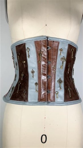 handsewing all the key charms did take a while 🗝️🤓 #steampunk #handsewing #keys #charms #sewing